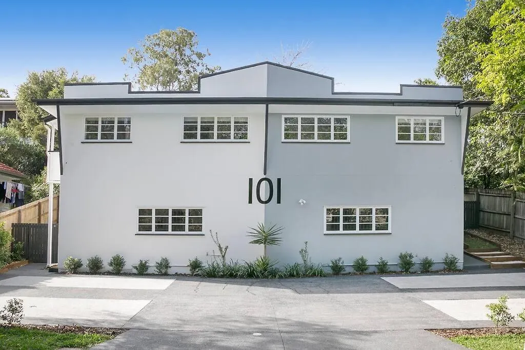 Milton Mews Red Studio Auchenflower Pets Brisbane 0*,  Austrálie